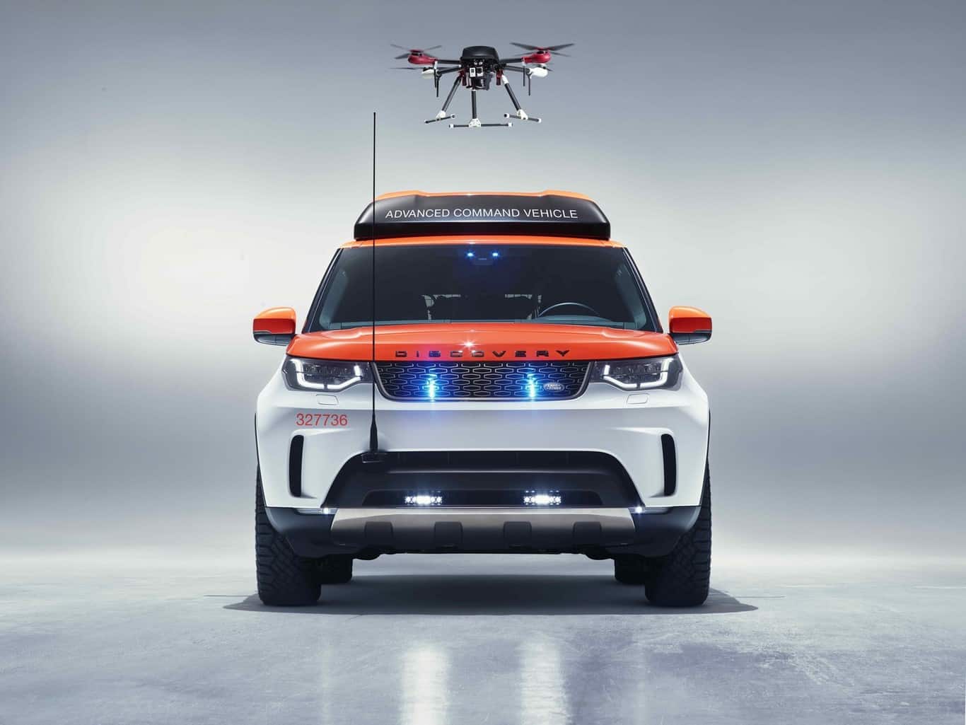 Land Rover Discovery Project Hero cuenta con dron incorporado para labores de rescate.